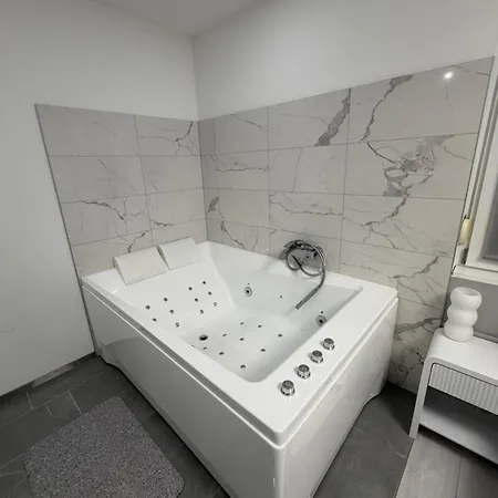 Cosy Avec Jacuzzi