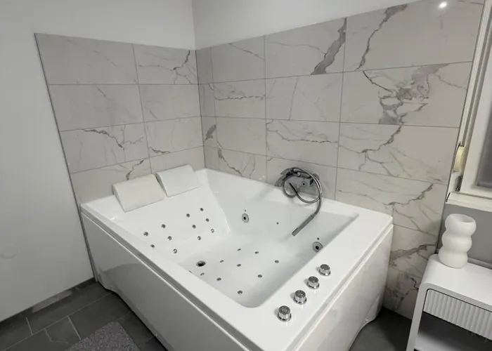 Cosy Avec Jacuzzi